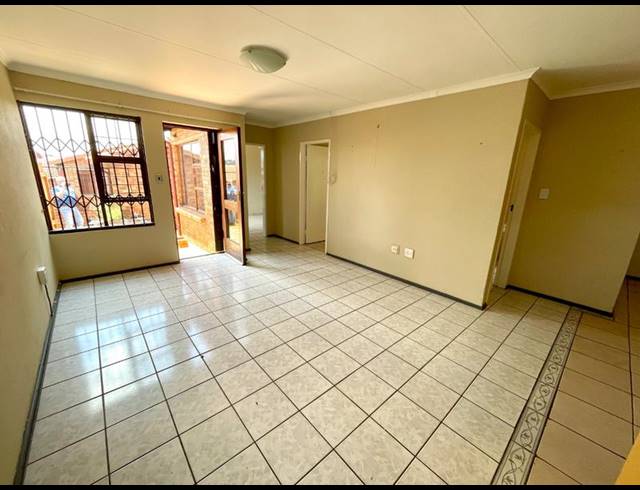 2 BEDROOM TOWNHOUSE FOR SALE IN RANGEVIEW